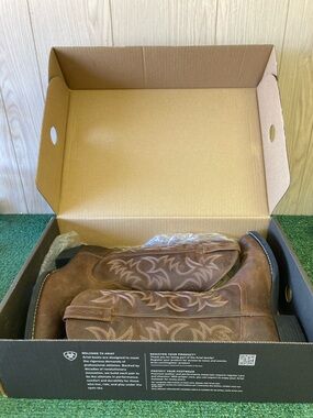 Ariat Distressed Brown Heritage Western Round Toe Boots 8.5D (OKPM-04-007)